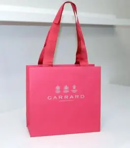 上品な赤が美しいオリジナル紙袋