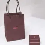 紙袋と化粧箱のセットがかわいい！！を読む