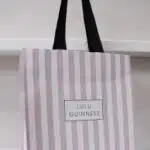 ストライプがかわいいショップ袋を読む