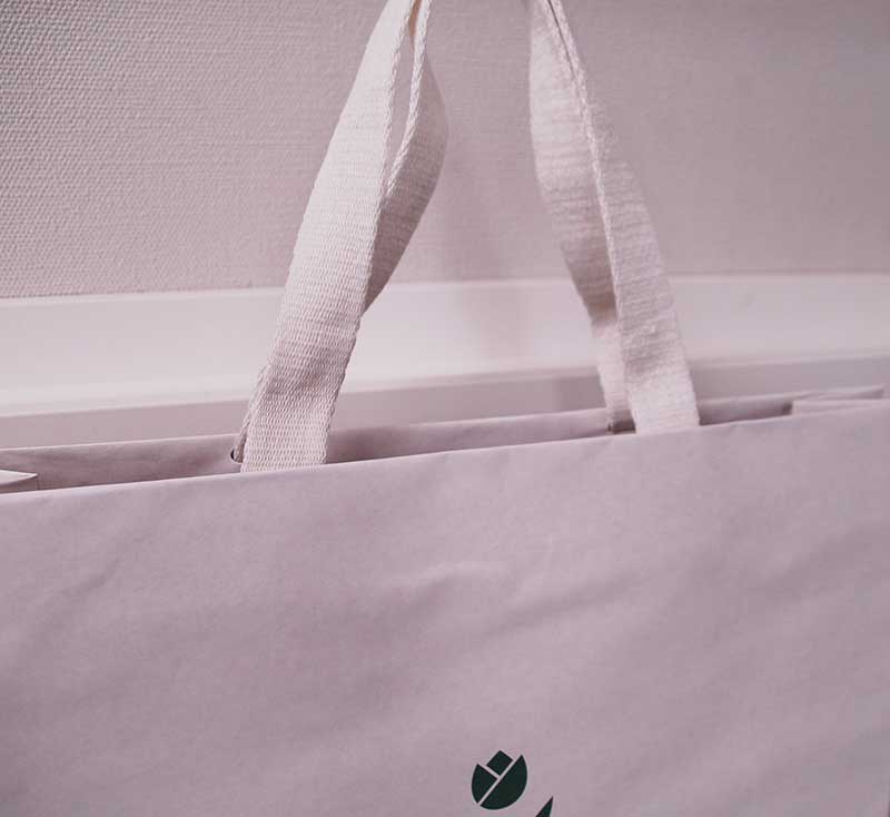 シンプルに白が基調のエコ紙袋 | オリジナルパッケージのベリービー