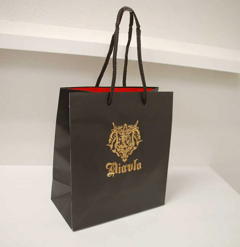 シンプルで力強い紙袋
