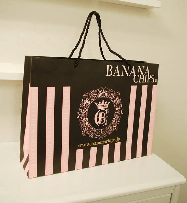 ストロベリーチョコレートのような紙袋