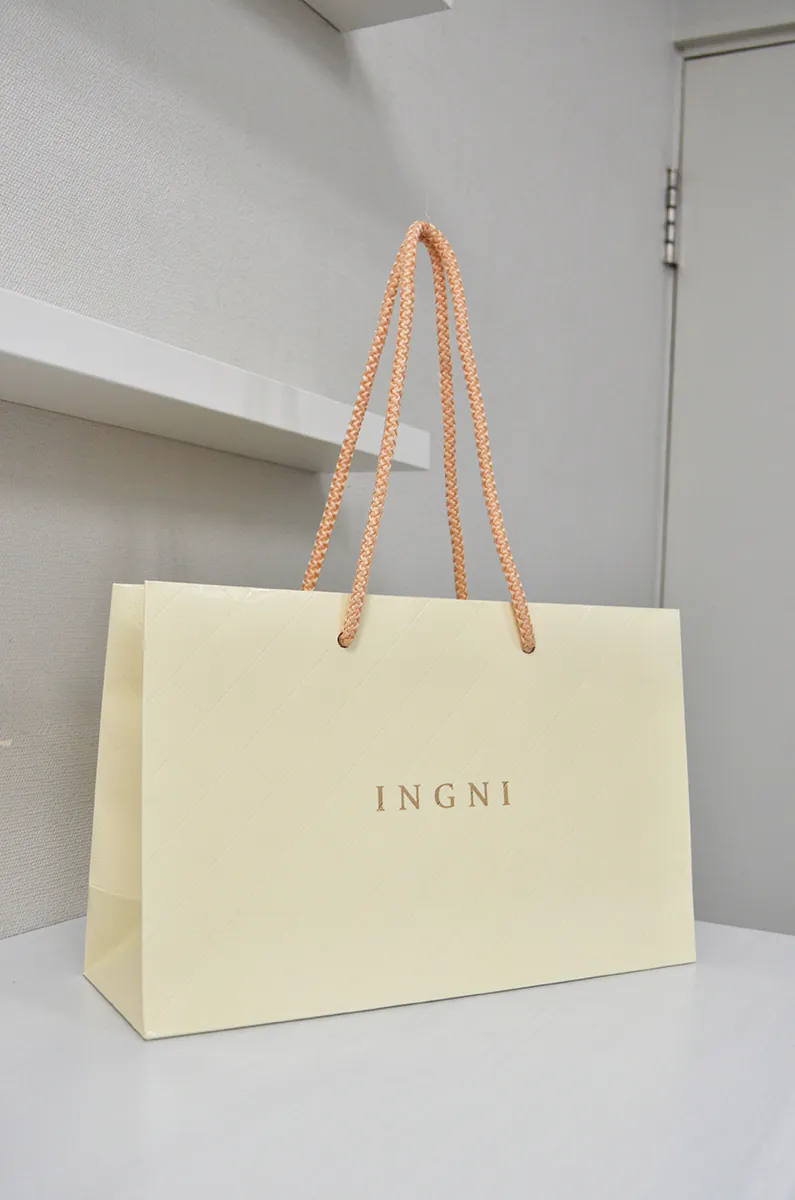 革張りみたい! グッドアイデアな紙袋