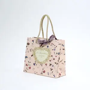 クラシカルな花がらでお上品な可愛さ