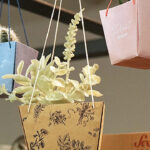 オリジナル紙袋づくりでチャレンジ!植物をいれる「Plant Bag」作りました。を読む
