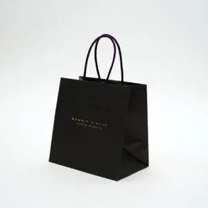 全面カラーで重厚感のある紙袋