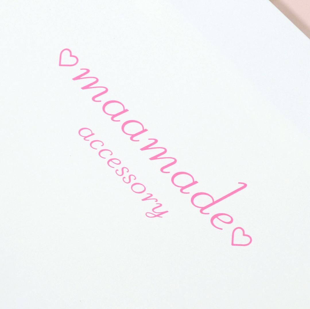 ピンクのロゴが可愛いハンドメイドアクセブランドの紙袋4