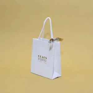 リボンがついたギフト用紙袋