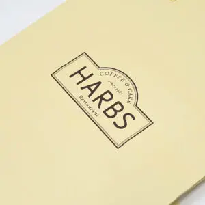 クリームカラーがかわいい、人気ケーキショップの保冷機能付きオリジナル紙袋