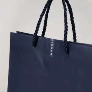 紙袋と同じマット加工がされたオリジナルシール