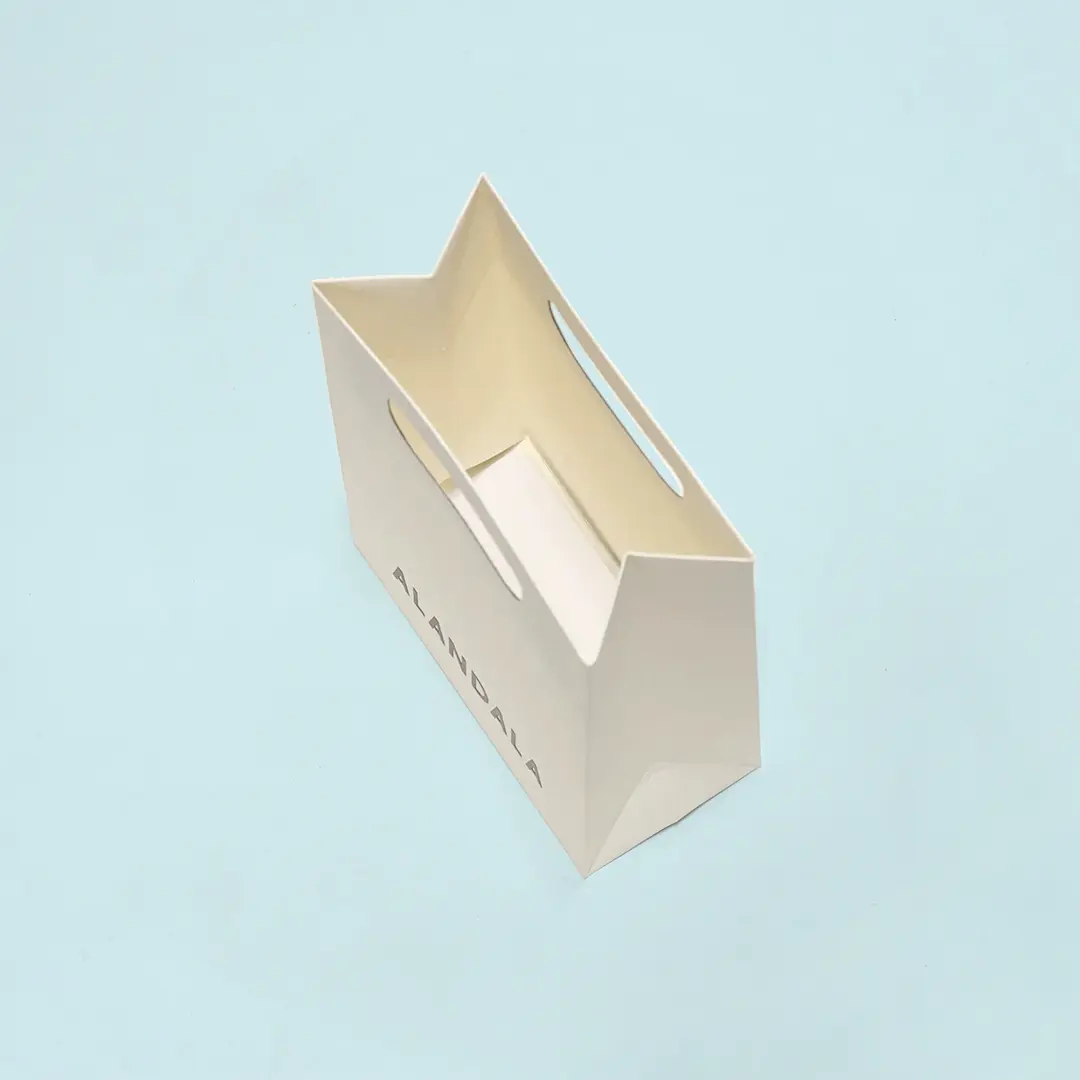 スッキリとした印象の小判抜きハンドル2