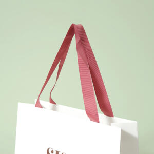 くすみピンクを使用した可愛らしい紙袋3