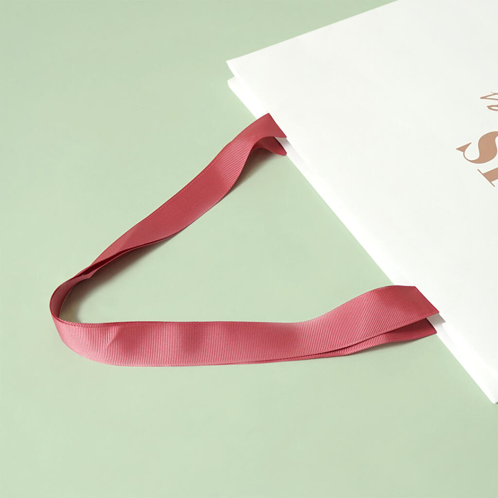 くすみピンクを使用した可愛らしい紙袋5