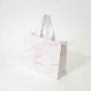 ピンクの大理石が可愛くも高級感のある紙袋