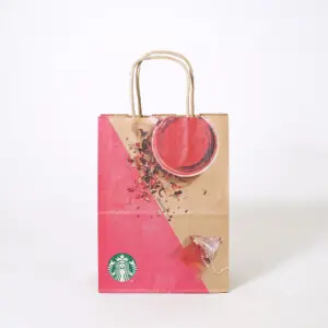 クラフト紙に色鮮やかな写真をフルカラー印刷で表現した、超有名コーヒーショップが展開する、ティービバレッジ専門ブランドのオリジナル紙袋