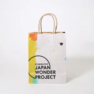 クラフト紙にインクのようなテクスチャーをフルカラー印刷で表現した、超有名コーヒーショップのオリジナル紙袋