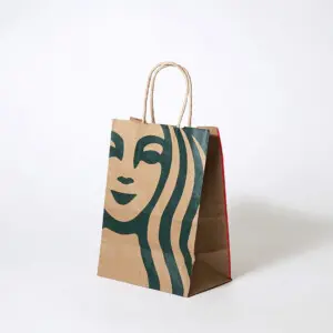 クラフト紙のボディの裏面に華やかな模様が描かれた、有名コーヒーショップのホリデー仕様のオリジナル紙袋
