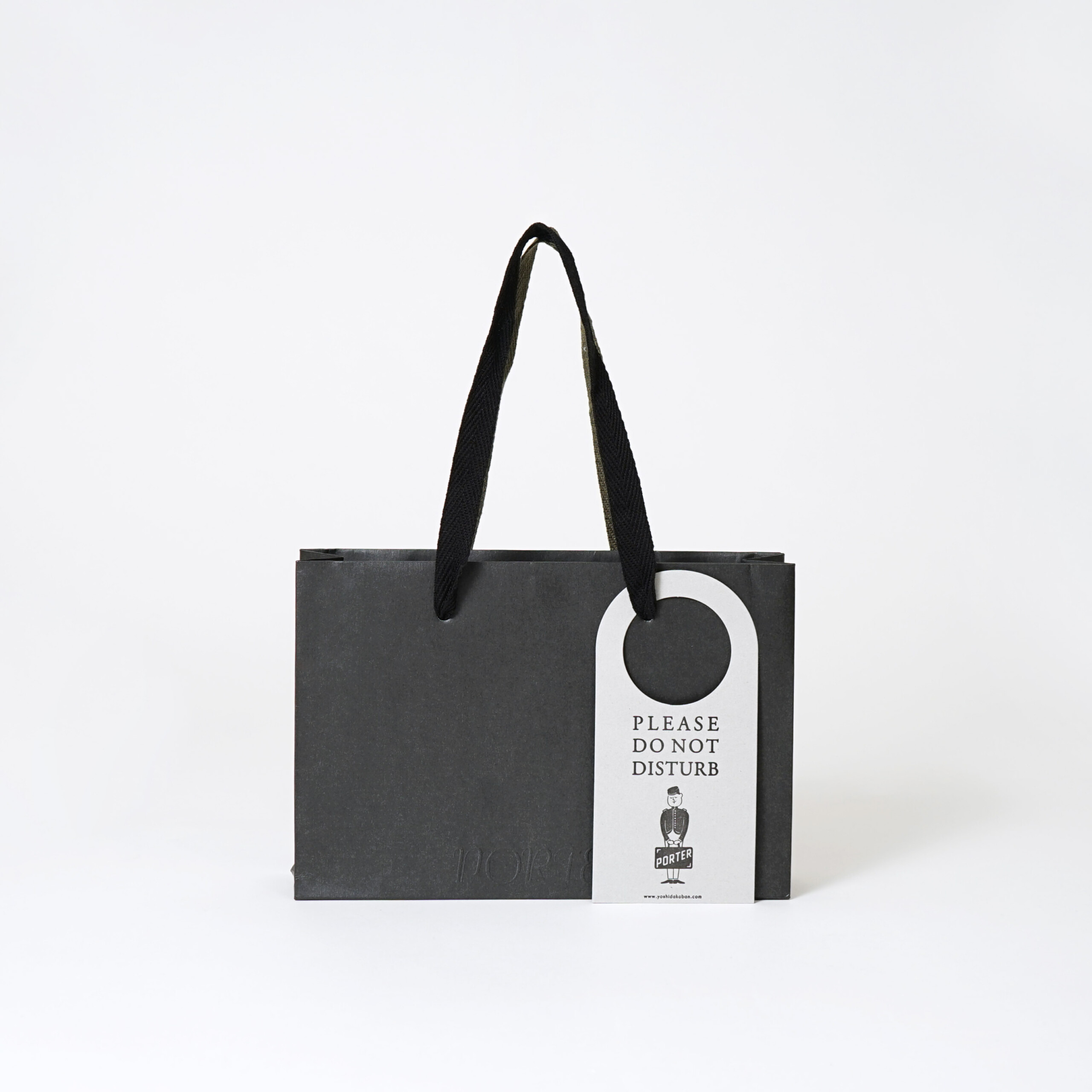 日本が誇る鞄メーカーが展開するメインブランドの紙袋