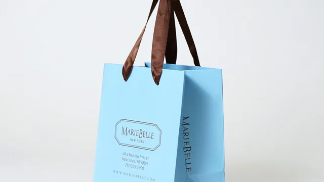 スカイブルーがさわやかなチョコレートショップのショッパーを読む