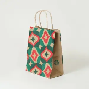 未晒のクラフト紙にイルミネーションのような絵柄が印刷された、コーヒーショップのクリスマスシーズン限定のオリジナル紙袋