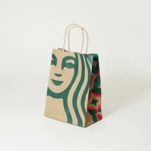 未晒のクラフト紙にイルミネーションのような絵柄が印刷された、コーヒーショップのクリスマスシーズン限定のオリジナル紙袋
