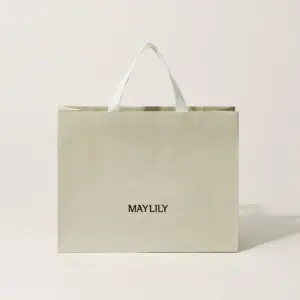 アパレル店のシンプルエレガンスな紙袋1