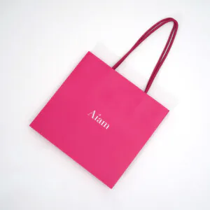 女性を中心に注目を集めるスキンケアブランドの、コスメで人気のエンボス加工用いた上品で高級感のあるオリジナル紙袋