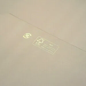 結婚式場が手がける、底面にFSC認証マークがゴールド箔で印字された高級感のあるオリジナル紙袋