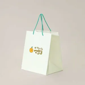 印刷面とイラストを生かした紙袋1