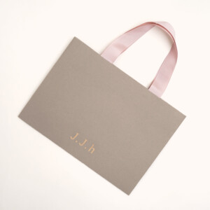 ウォームグレーカラーが目を惹く紙袋7