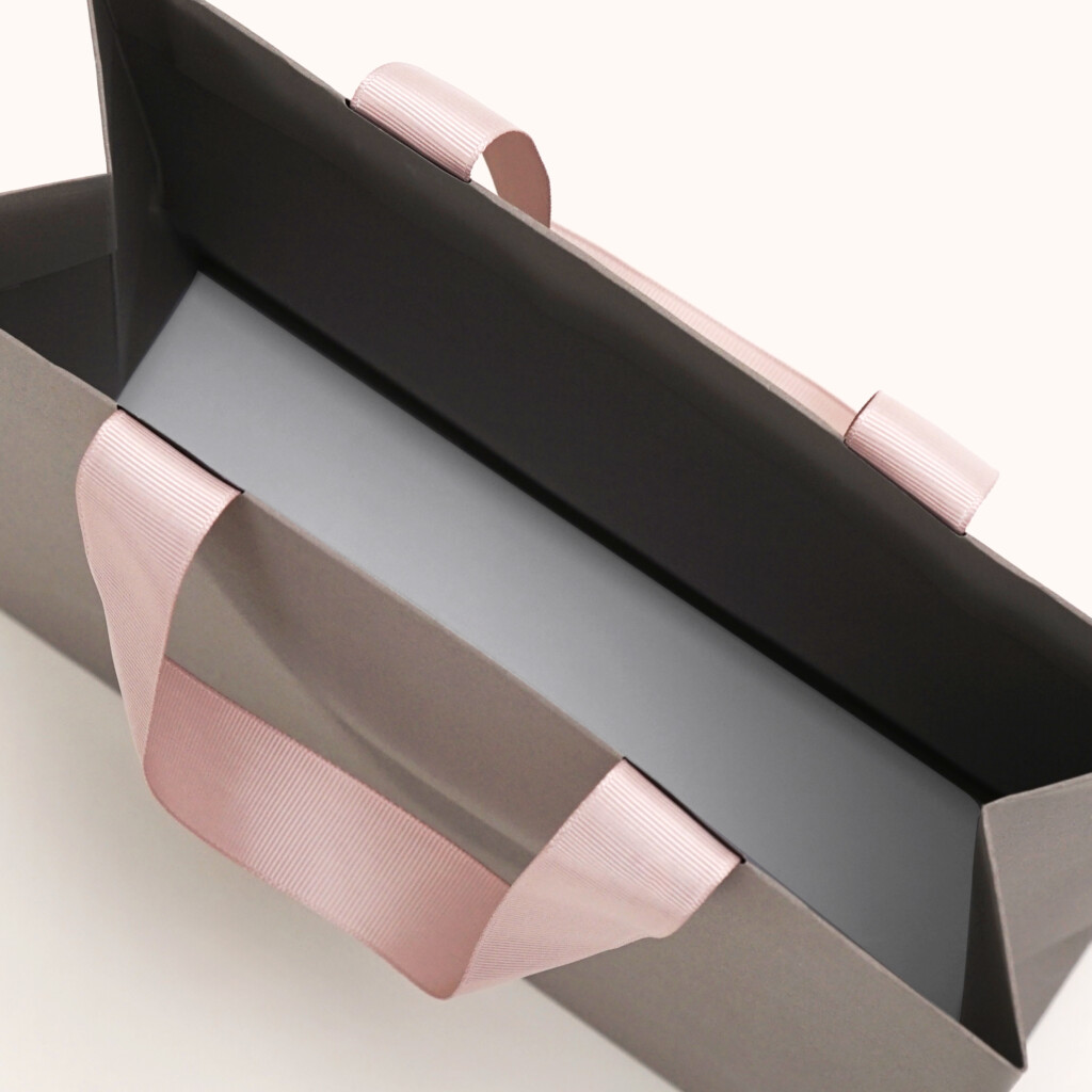 ウォームグレーカラーが目を惹く紙袋8