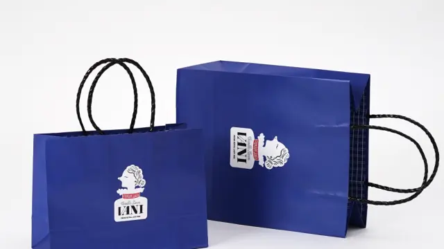 「香水」をコンセプトにした、バニラスイーツブランドのオシャレな紙袋を読む