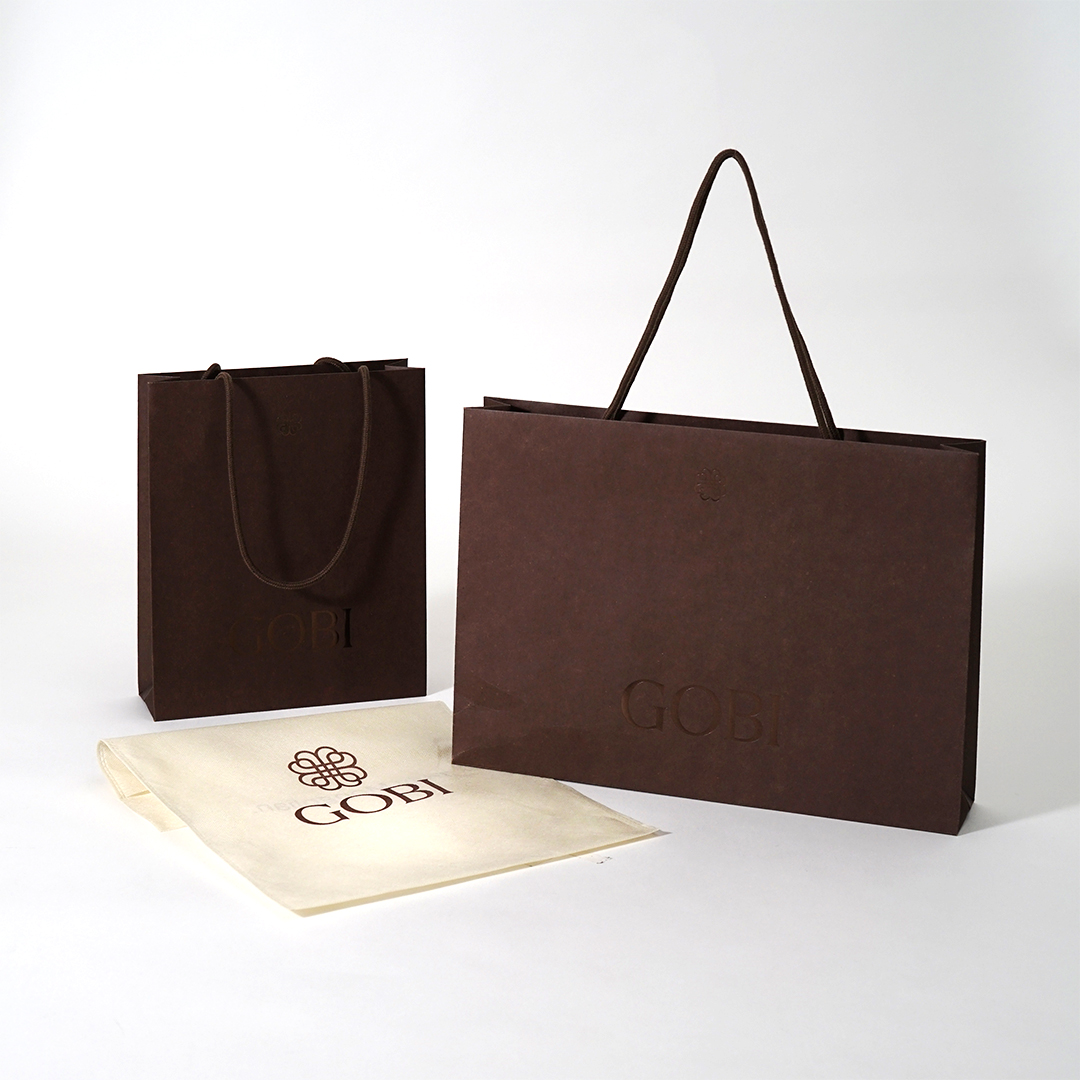 最高級カシミヤブランドの風格あるクラフト紙ショッパー