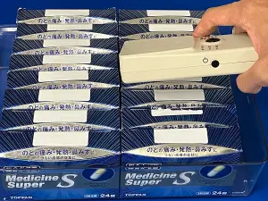 医薬品のパッケージにRFIDチップやセンサーを組み込むことで、温度管理や開封記録を追跡し、安全性を高めるオリジナルパッケージ
