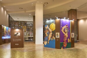 美人画展の会場風景1