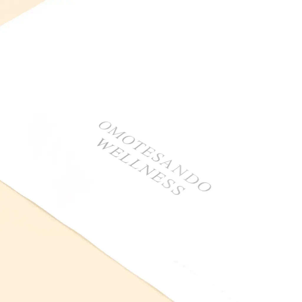 シルバーロゴが際立つパッケージ8