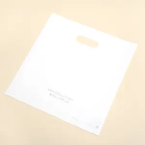 シルバーロゴが際立つパッケージ7