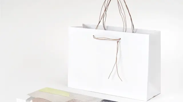 極細ハンドルが印象的な、和洋菓子専門店の和モダンショッパーを読む