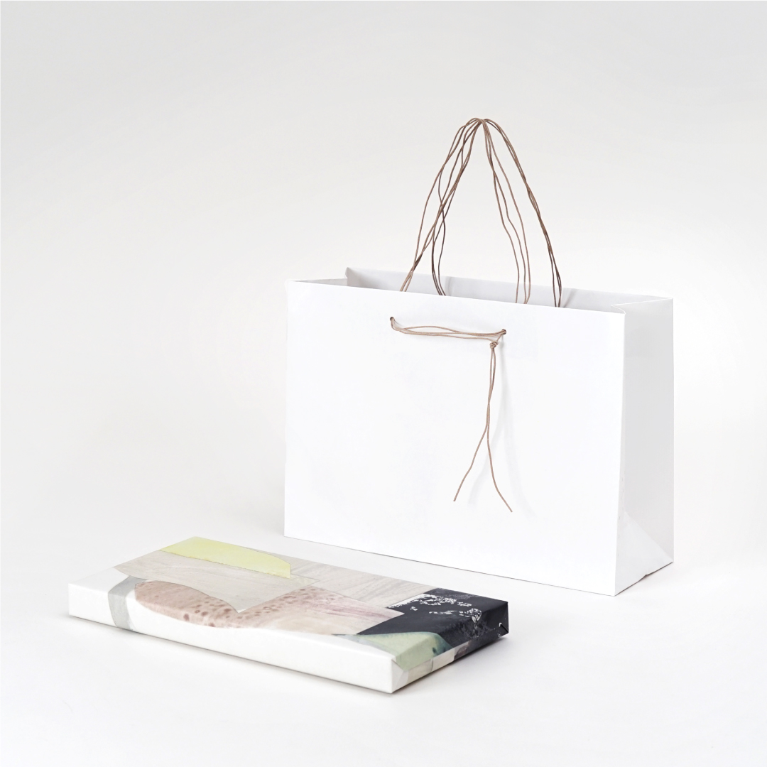 極細ハンドルが印象的な、和洋菓子専門店の和モダンショッパー