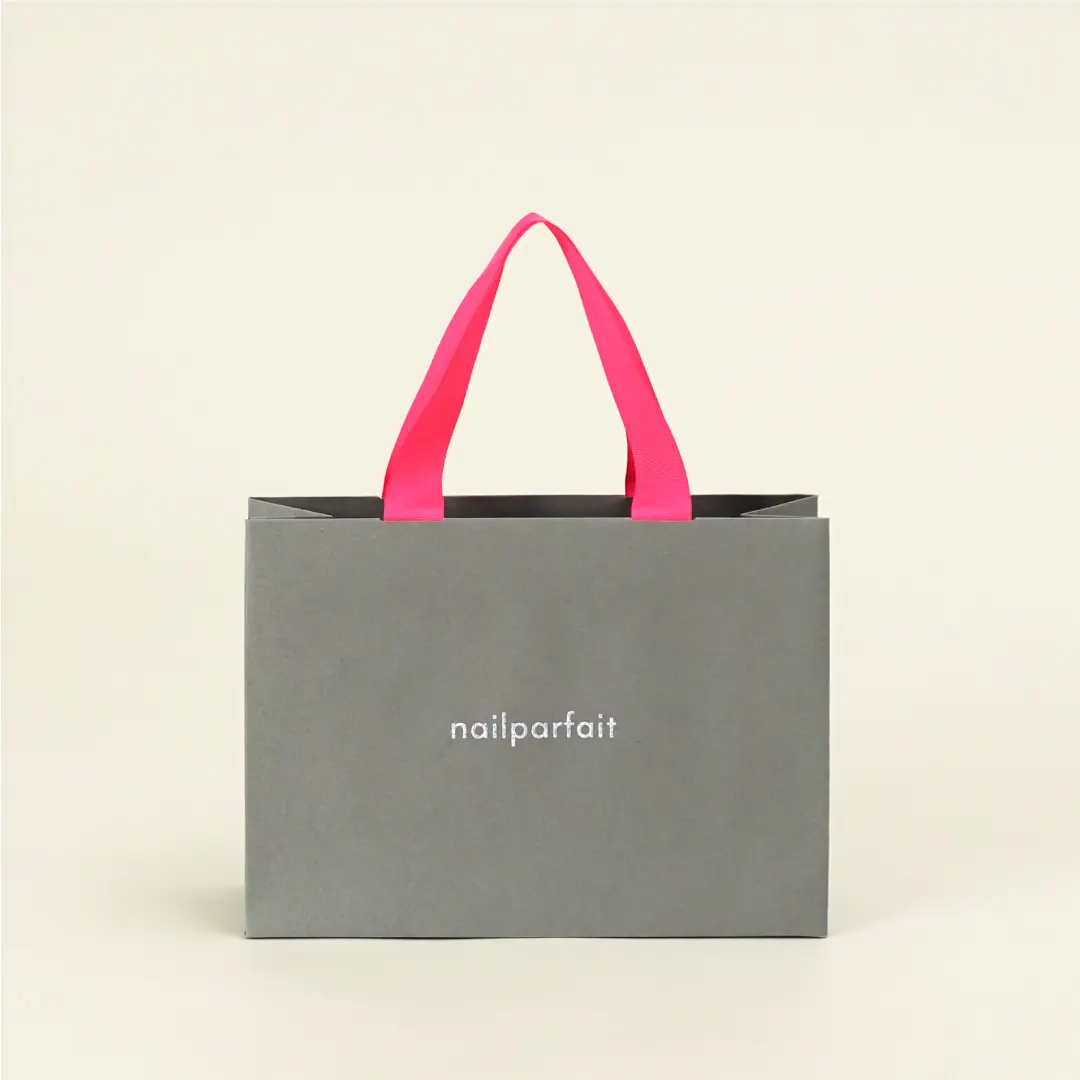 nailparfait 様の紙袋