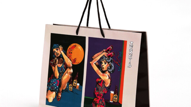 伝統あるプレミアムビールと人気漫画家の特別なアートショッパーを読む