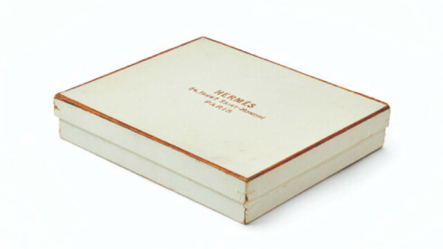 ハイブランドの創業初期の上品な色合いが美しいオリジナルボックス