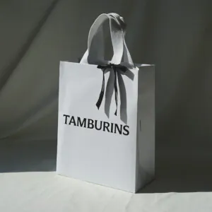 リボンがアクセント。韓国発の人気コスメブランドが手がけるギフトにピッタリなオリジナル紙袋