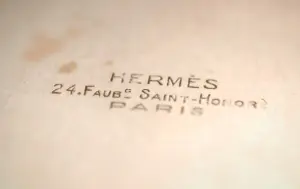 ハイブランドの創業初期の上品な色合いが美しいオリジナルボックス