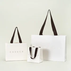 余白の美が際立つ。CASUCA HISTORIA様の上品で特徴的なオリジナル紙袋