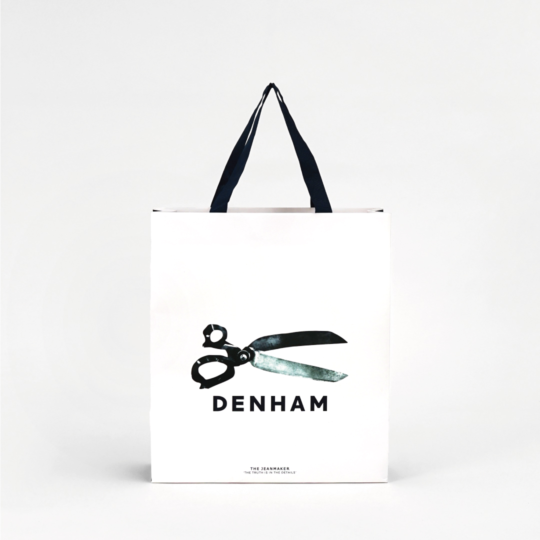 プレミアムデニムブランドのクラフトマンシップ溢れる紙袋
