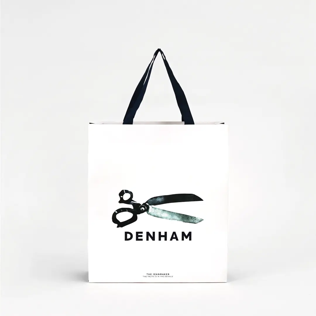 プレミアムデニムブランドのクラフトマンシップ溢れる紙袋