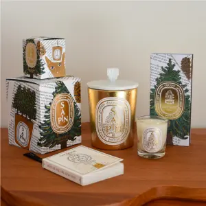 ホリデー限定の特別な装い。箔押しの美しさが際立つ、高級フレグランスブランドのオリジナルパッケージ