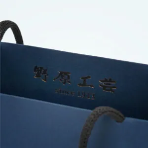 伝統的工芸品の品格を感じさせる紙袋8