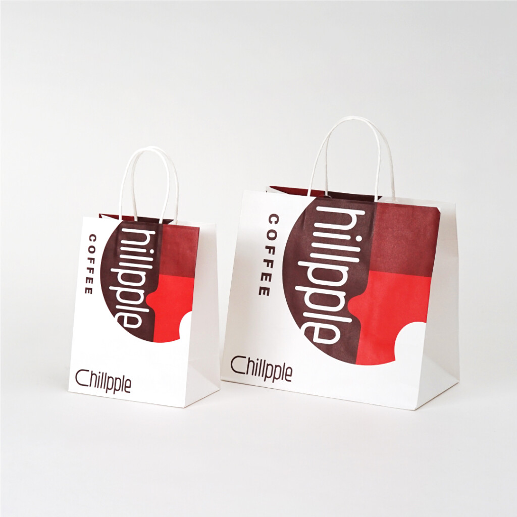 ロゴマークを主役にした、遊び心のある紙袋1